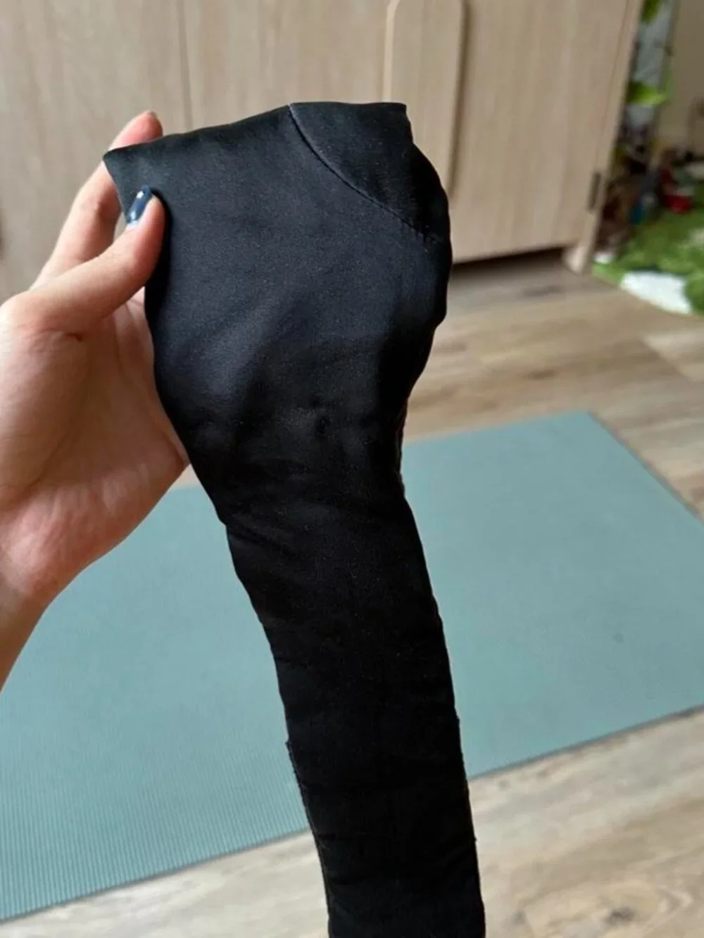 NUOJIA Black 100% mulberry silk sleep mask, similar to the $80 Drowsy sleep mask